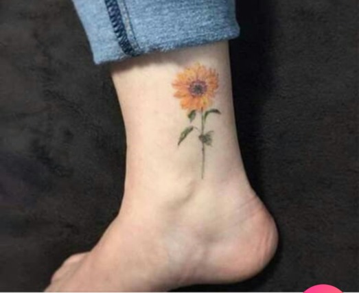 tatuagem feminina nos pés