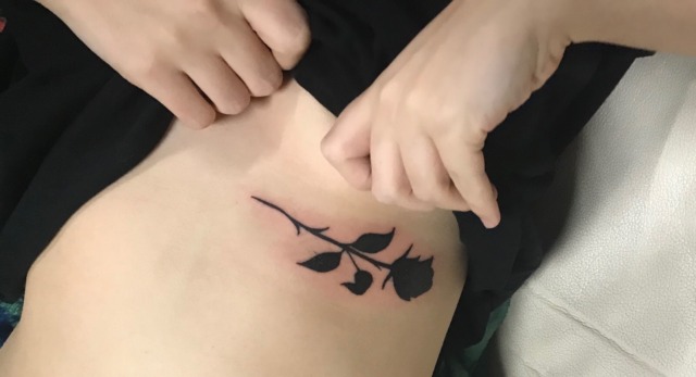 tatuagem feminina no corpo